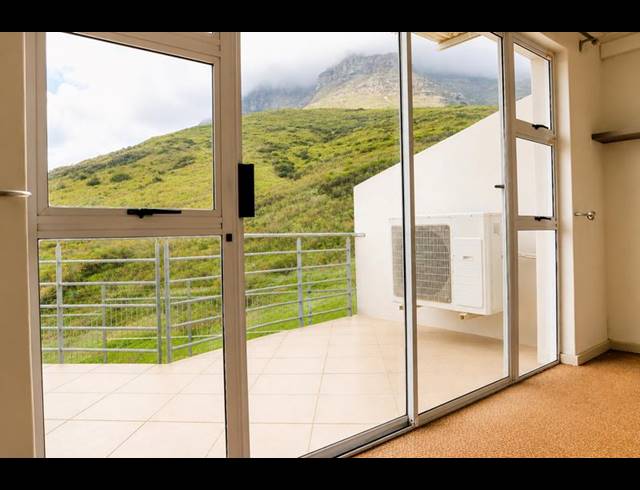2 BEDROOM PROPERTY TO RENT IN VREDEHOEK